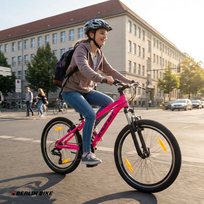 Berlin Bike MTB1 24 Zoll Kinderfahrrad in Rosa – Mädchen geht zur Schule, leichtes und stabiles Kindermountainbike bei fahrradkauf24.de, schneller Versand in Deutschland