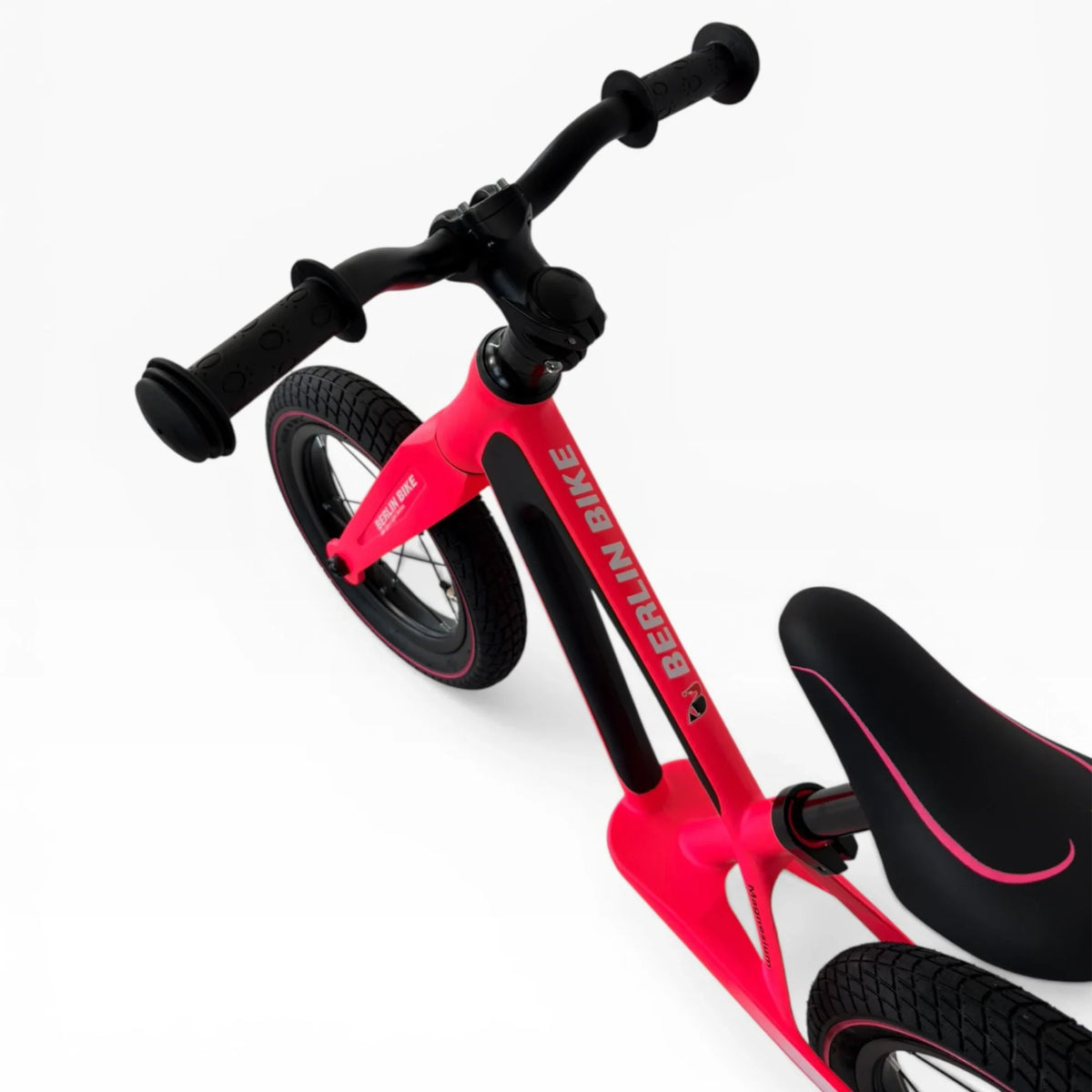 Berlin Bike Raddy Laffy Balance Bike 12 Inch handlebar and saddle detail pink