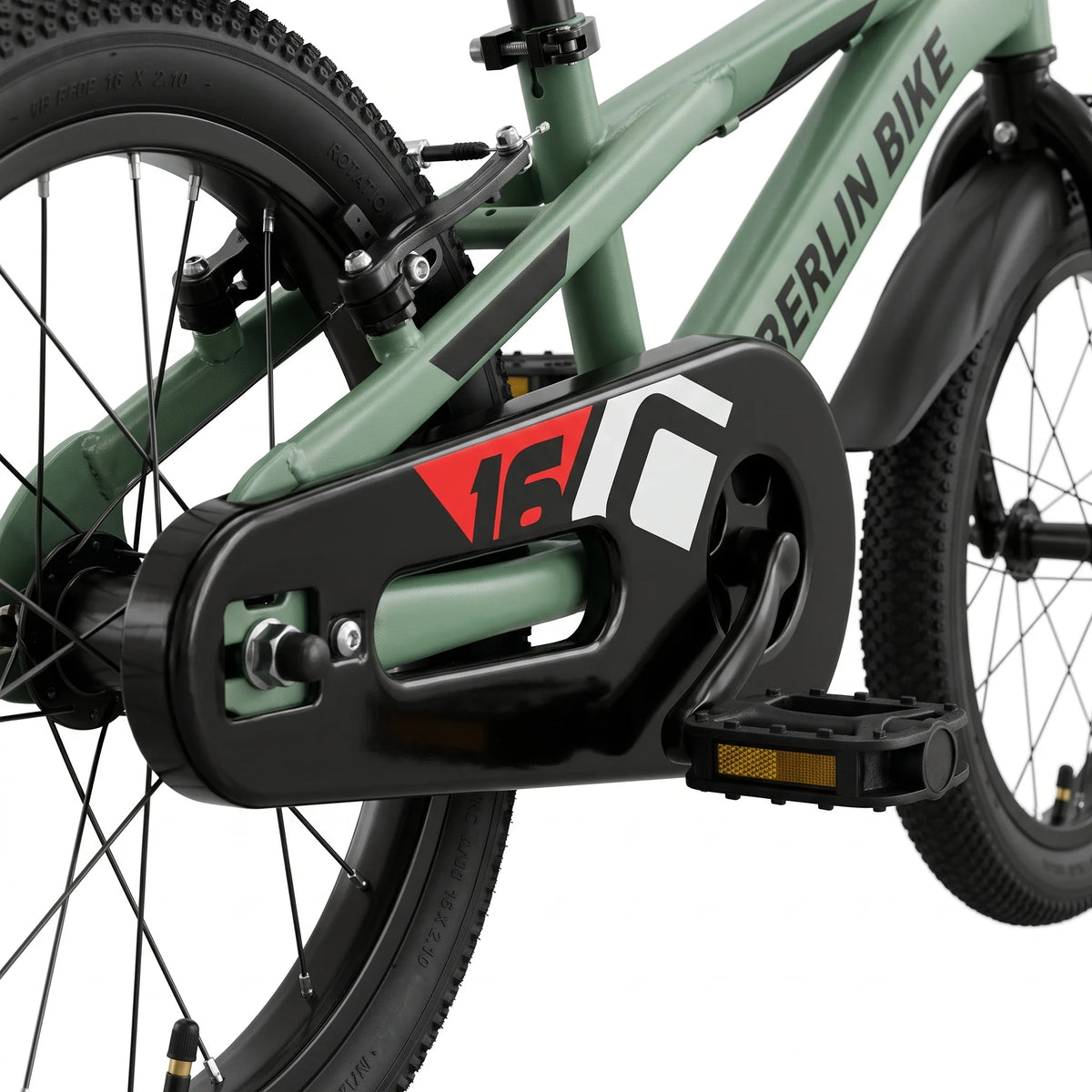 Berlin Bike Cross Kids Bike 16 Inch chain guard and pedal detail green